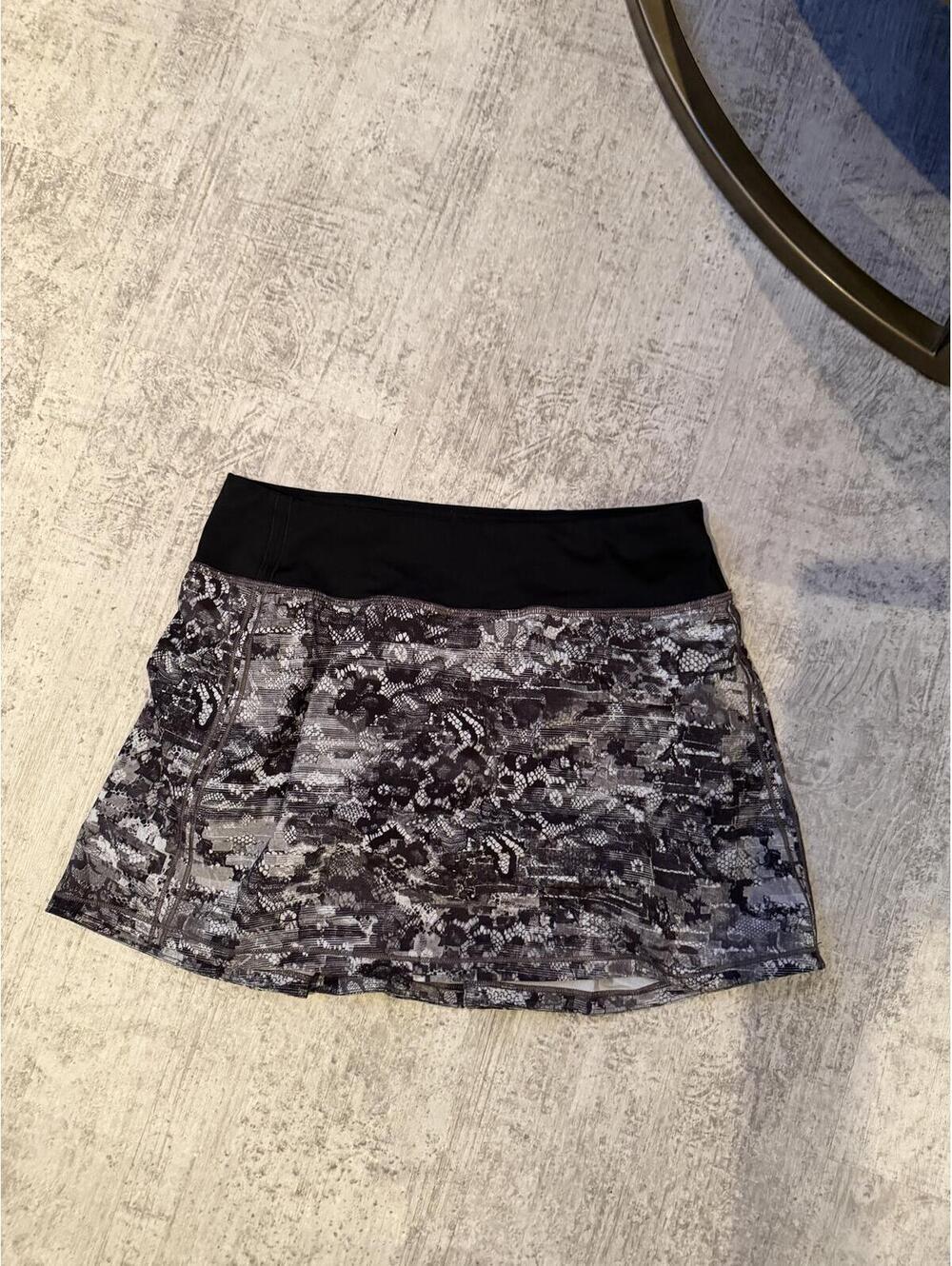 excellent Lululemon Circuit Breaker II Skort in Alpine Lace sz 6 athletic skirt